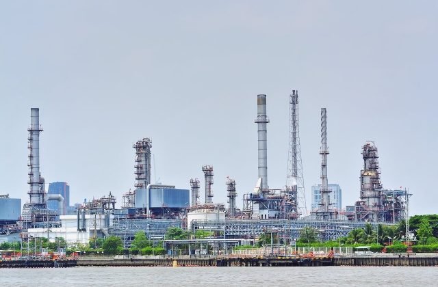 large-oil-refinery-plant-by-the-river_t20_Nx0WJE.jpg